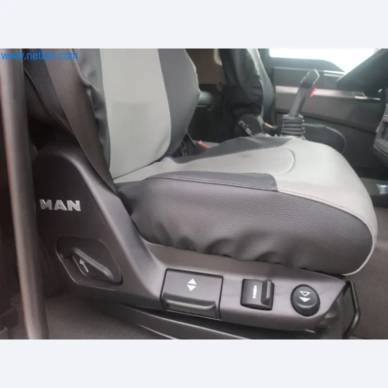 Zakłady produkcji i magazynowania mineralnych produktów olejowych, jak również surowców i produktów gotowych do produkcji smarów.-25