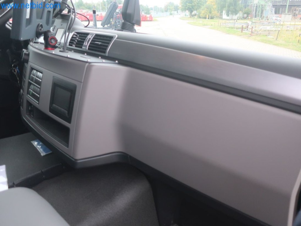 Plants for the production and storage of mineral oil products as well as input and finished products for the production of lubricants-26