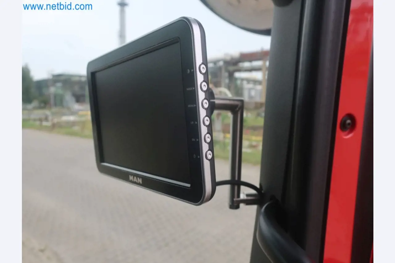 Zakłady produkcji i magazynowania mineralnych produktów olejowych, jak również surowców i produktów gotowych do produkcji smarów.-27