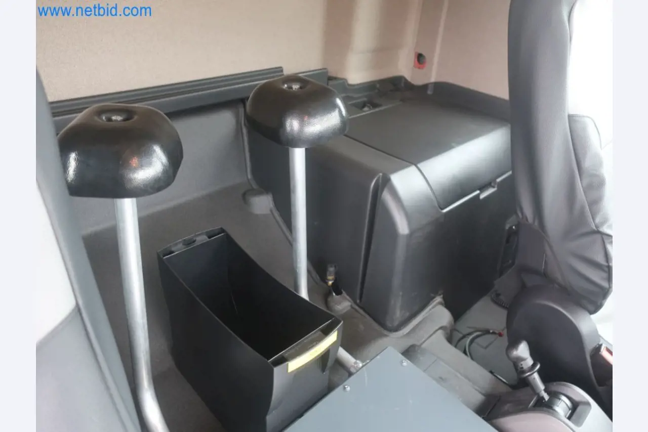 Zakłady produkcji i magazynowania mineralnych produktów olejowych, jak również surowców i produktów gotowych do produkcji smarów.-29