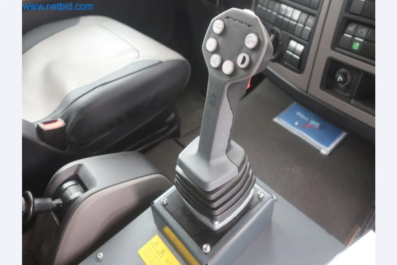 Zakłady produkcji i magazynowania mineralnych produktów olejowych, jak również surowców i produktów gotowych do produkcji smarów.-30