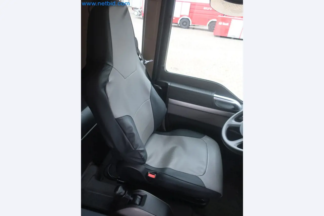 Zakłady produkcji i magazynowania mineralnych produktów olejowych, jak również surowców i produktów gotowych do produkcji smarów.-31