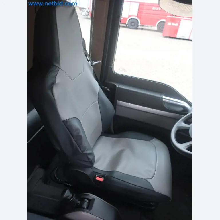 Zakłady produkcji i magazynowania mineralnych produktów olejowych, jak również surowców i produktów gotowych do produkcji smarów.-31