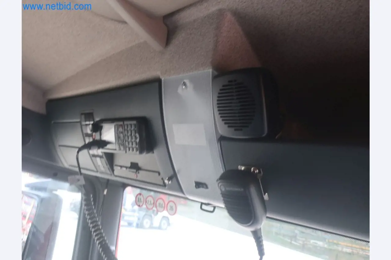 Zakłady produkcji i magazynowania mineralnych produktów olejowych, jak również surowców i produktów gotowych do produkcji smarów.-32