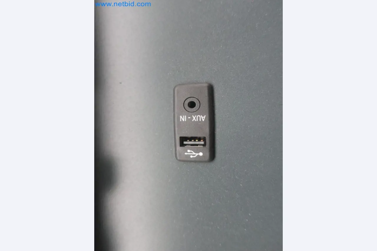 Zakłady produkcji i magazynowania mineralnych produktów olejowych, jak również surowców i produktów gotowych do produkcji smarów.-33