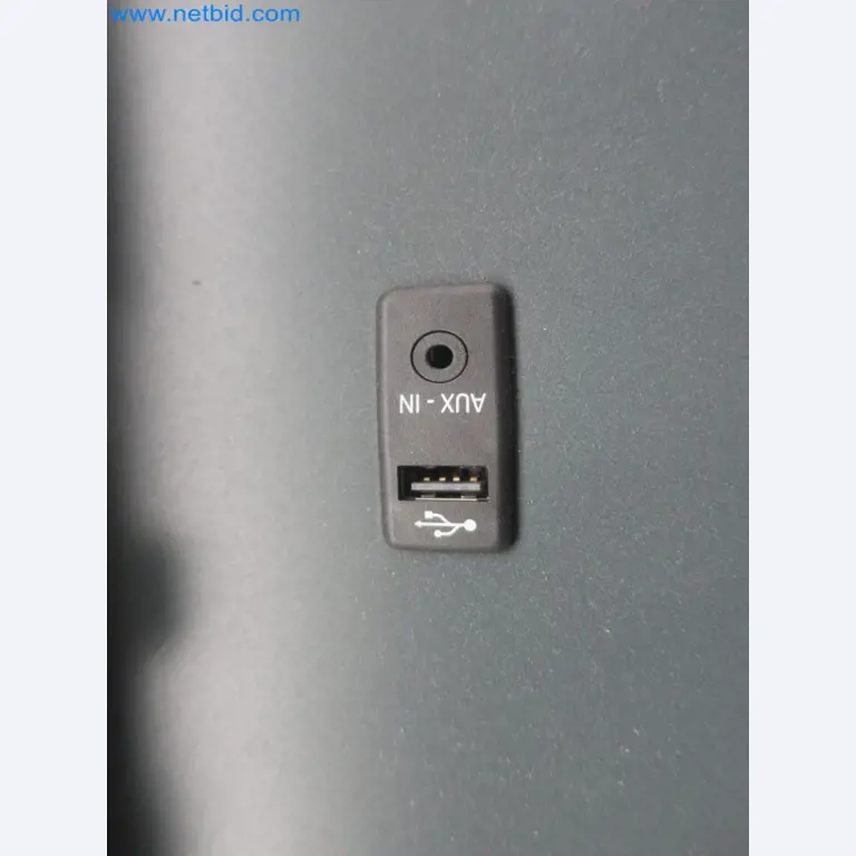 Zakłady produkcji i magazynowania mineralnych produktów olejowych, jak również surowców i produktów gotowych do produkcji smarów.-33