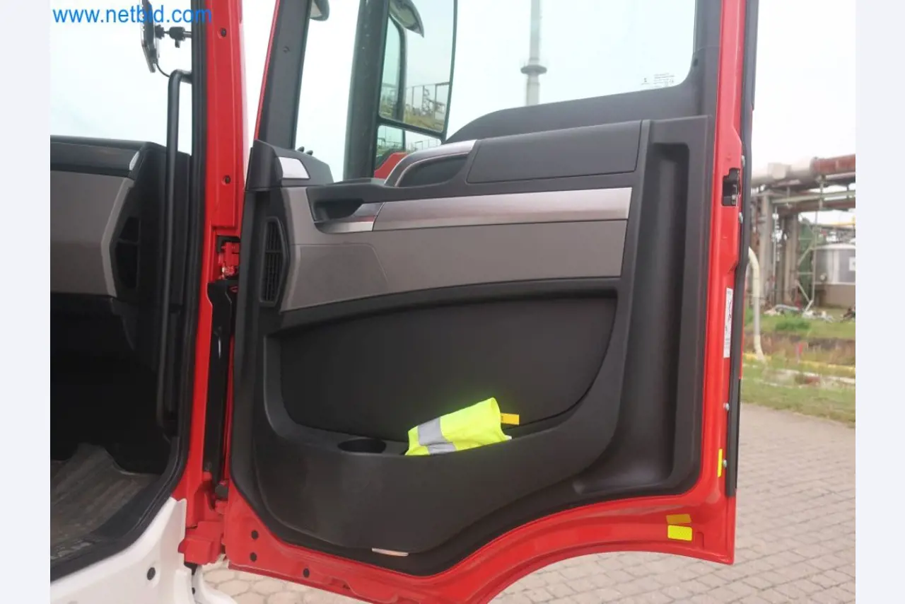 Zakłady produkcji i magazynowania mineralnych produktów olejowych, jak również surowców i produktów gotowych do produkcji smarów.-34