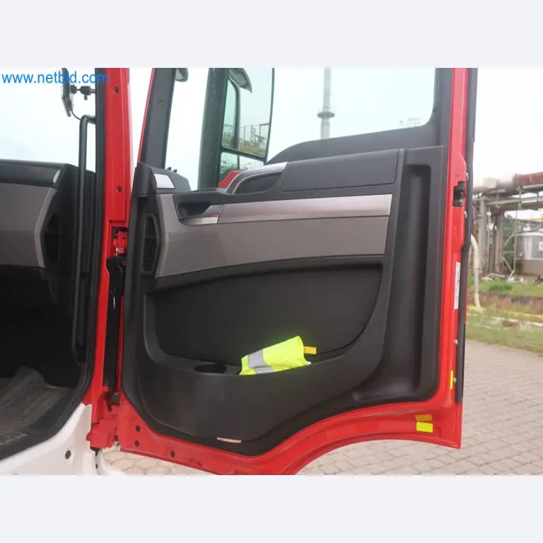 Zakłady produkcji i magazynowania mineralnych produktów olejowych, jak również surowców i produktów gotowych do produkcji smarów.-34