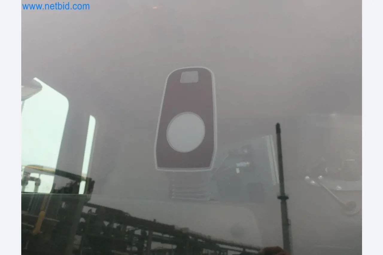 Zakłady produkcji i magazynowania mineralnych produktów olejowych, jak również surowców i produktów gotowych do produkcji smarów.-35