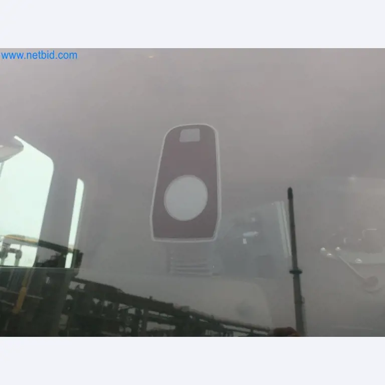 Zakłady produkcji i magazynowania mineralnych produktów olejowych, jak również surowców i produktów gotowych do produkcji smarów.-35