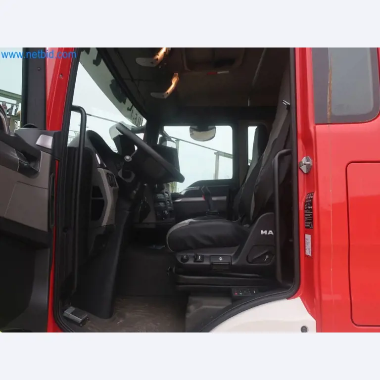 Zakłady produkcji i magazynowania mineralnych produktów olejowych, jak również surowców i produktów gotowych do produkcji smarów.-36