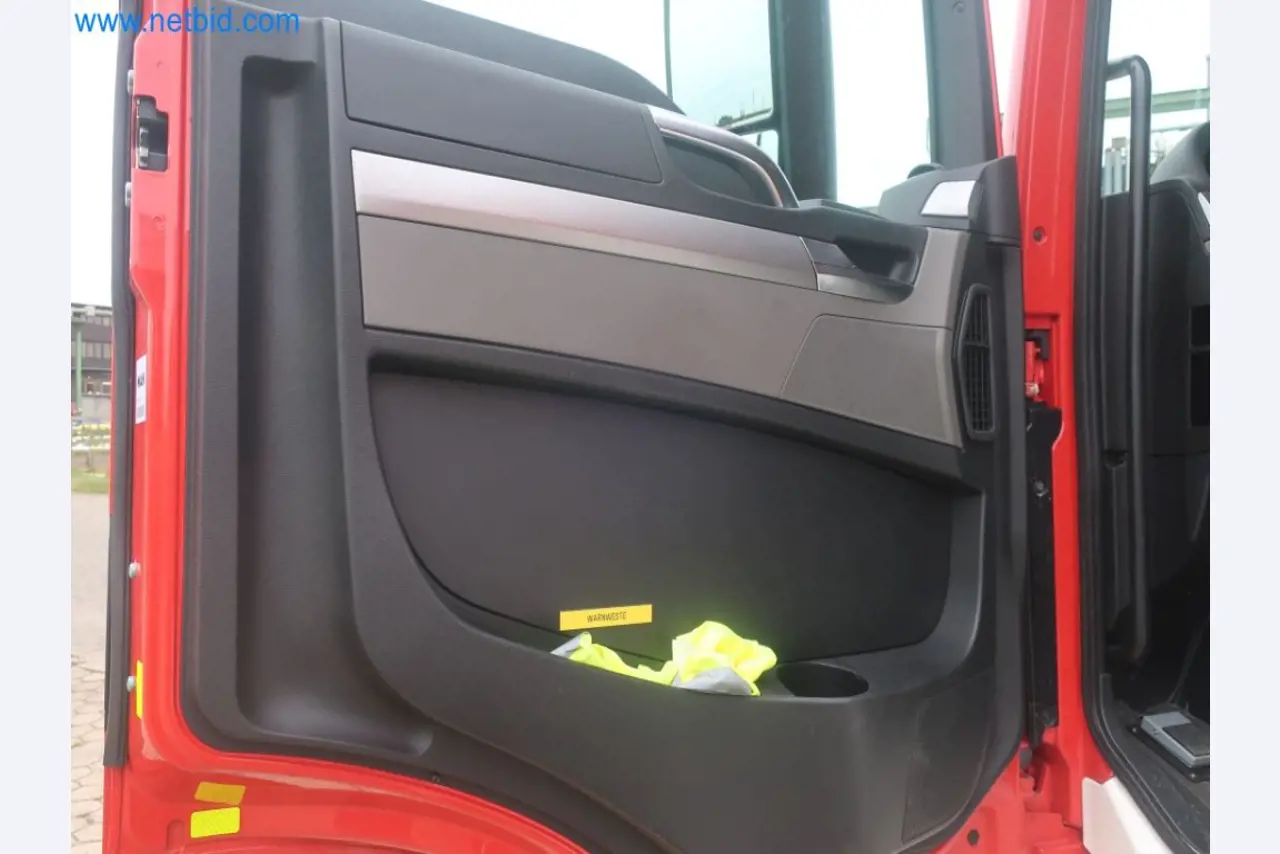 Zakłady produkcji i magazynowania mineralnych produktów olejowych, jak również surowców i produktów gotowych do produkcji smarów.-38