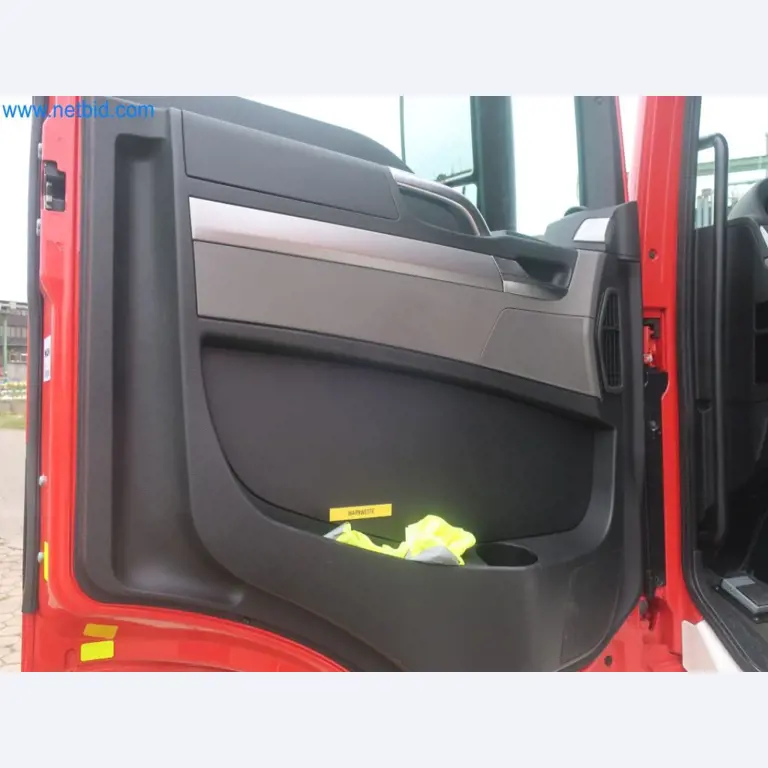 Zakłady produkcji i magazynowania mineralnych produktów olejowych, jak również surowców i produktów gotowych do produkcji smarów.-38