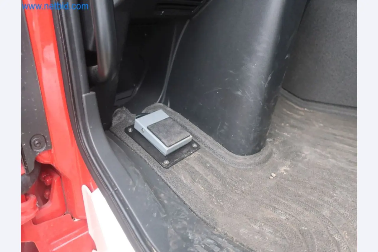 Zakłady produkcji i magazynowania mineralnych produktów olejowych, jak również surowców i produktów gotowych do produkcji smarów.-39