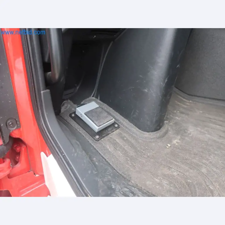 Zakłady produkcji i magazynowania mineralnych produktów olejowych, jak również surowców i produktów gotowych do produkcji smarów.-39