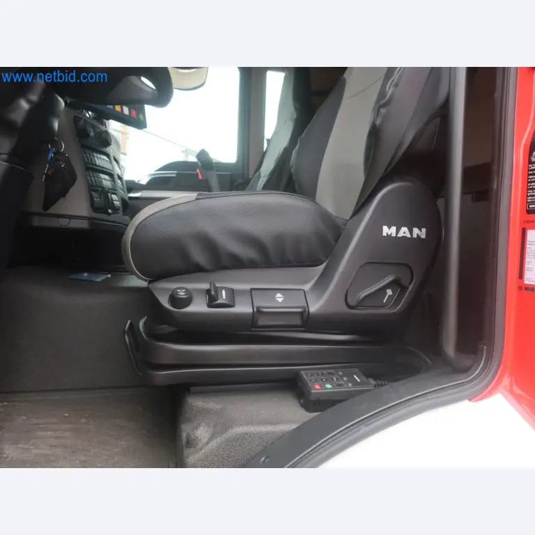 Zakłady produkcji i magazynowania mineralnych produktów olejowych, jak również surowców i produktów gotowych do produkcji smarów.-40