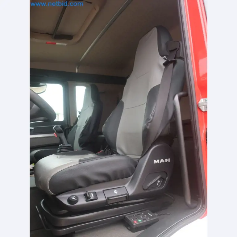 Zakłady produkcji i magazynowania mineralnych produktów olejowych, jak również surowców i produktów gotowych do produkcji smarów.-41