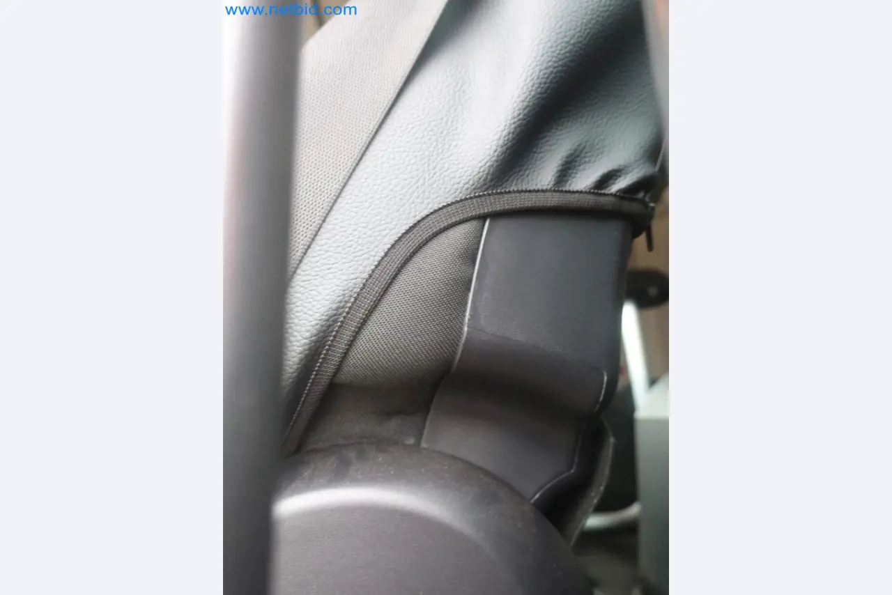 Zakłady produkcji i magazynowania mineralnych produktów olejowych, jak również surowców i produktów gotowych do produkcji smarów.-42