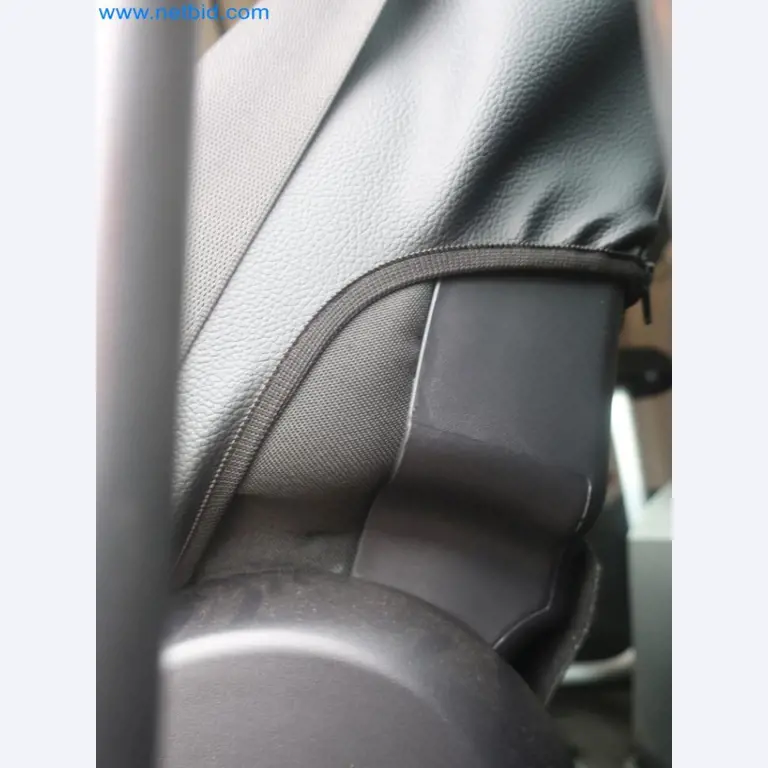 Zakłady produkcji i magazynowania mineralnych produktów olejowych, jak również surowców i produktów gotowych do produkcji smarów.-42