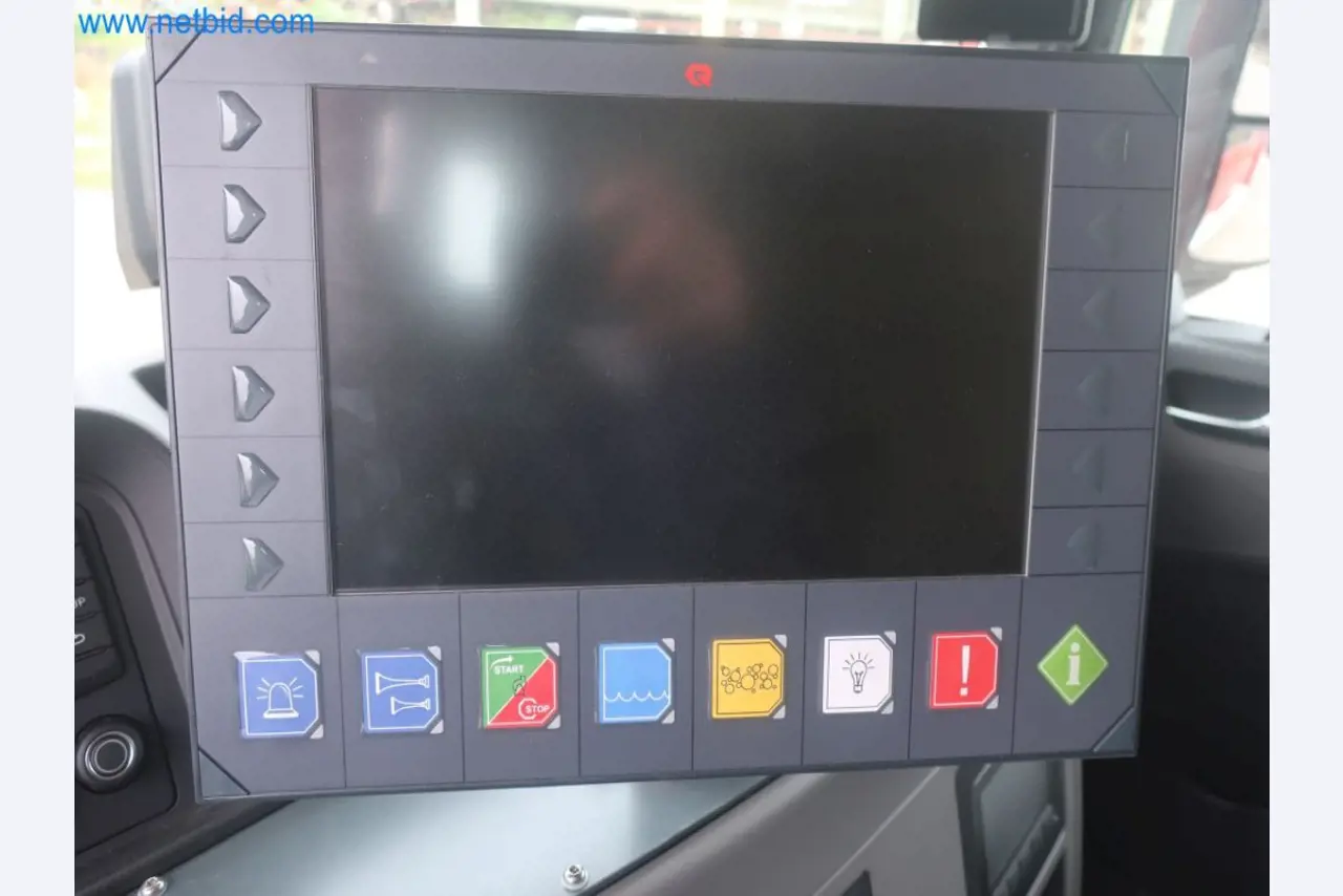 Zakłady produkcji i magazynowania mineralnych produktów olejowych, jak również surowców i produktów gotowych do produkcji smarów.-44