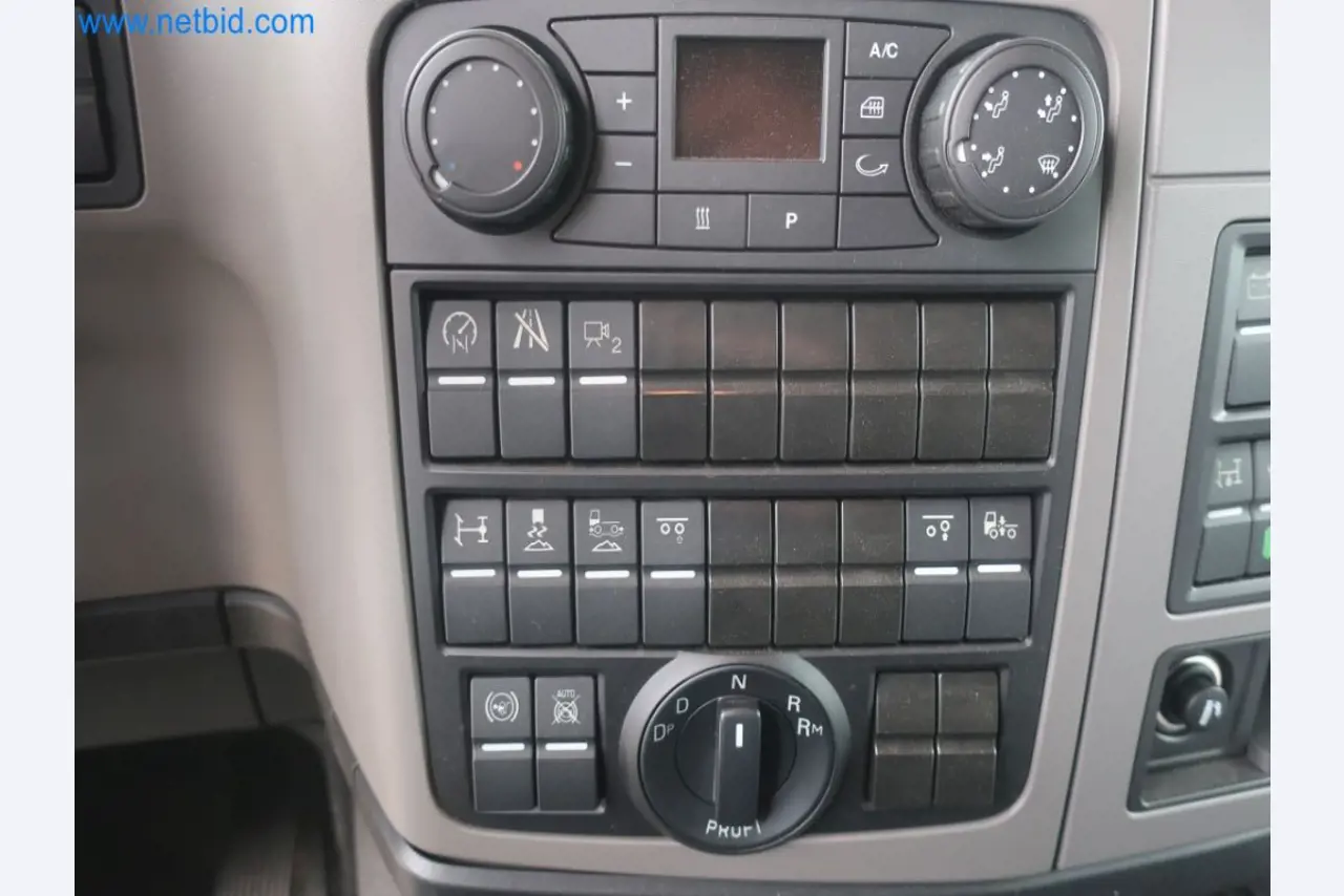 Zakłady produkcji i magazynowania mineralnych produktów olejowych, jak również surowców i produktów gotowych do produkcji smarów.-46