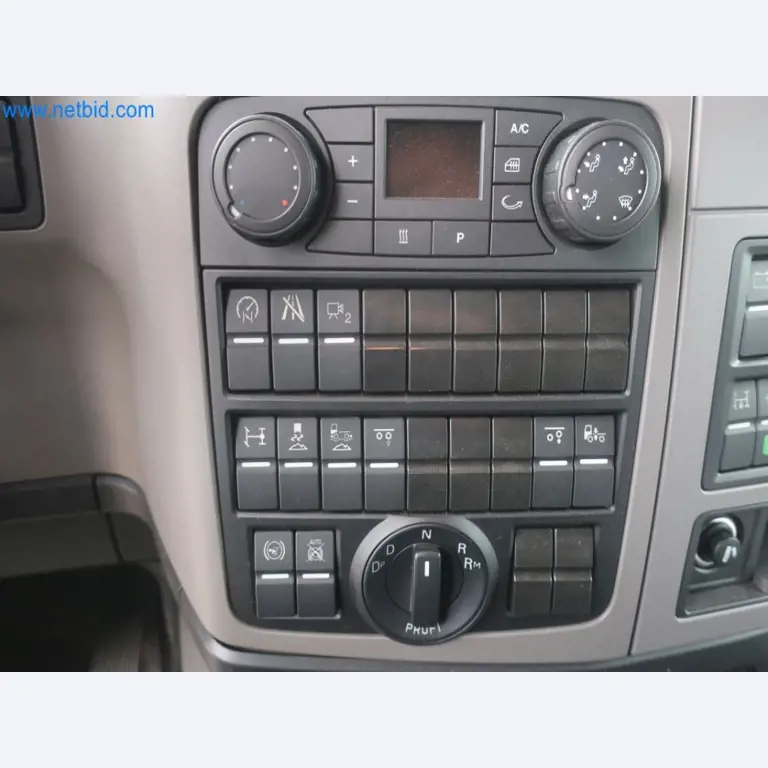 Zakłady produkcji i magazynowania mineralnych produktów olejowych, jak również surowców i produktów gotowych do produkcji smarów.-46