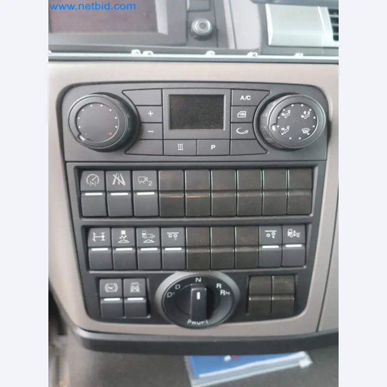 Zakłady produkcji i magazynowania mineralnych produktów olejowych, jak również surowców i produktów gotowych do produkcji smarów.-47