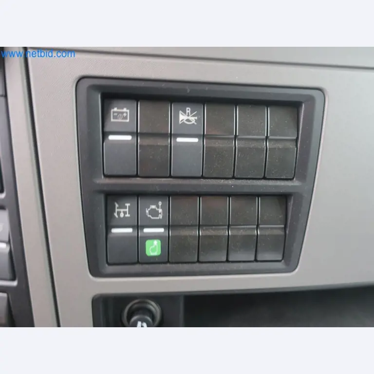 Zakłady produkcji i magazynowania mineralnych produktów olejowych, jak również surowców i produktów gotowych do produkcji smarów.-48