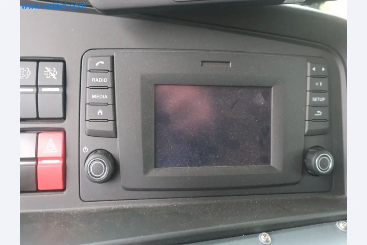 Zakłady produkcji i magazynowania mineralnych produktów olejowych, jak również surowców i produktów gotowych do produkcji smarów.-50