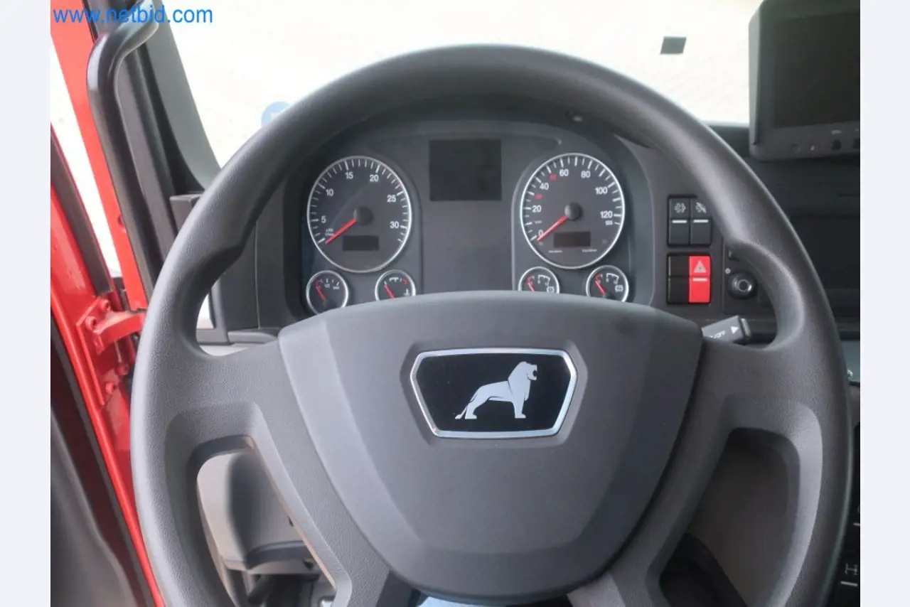 Zakłady produkcji i magazynowania mineralnych produktów olejowych, jak również surowców i produktów gotowych do produkcji smarów.-51