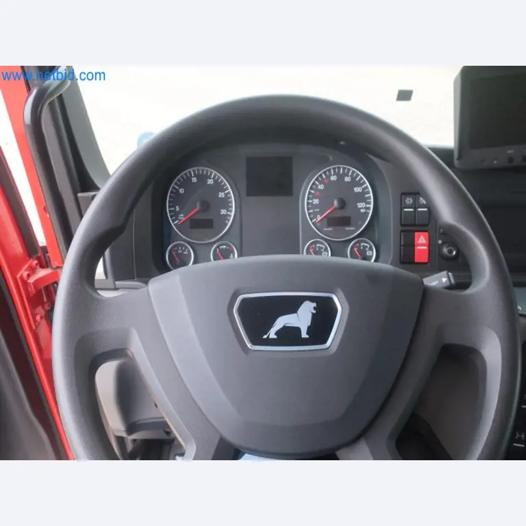 Zakłady produkcji i magazynowania mineralnych produktów olejowych, jak również surowców i produktów gotowych do produkcji smarów.-51