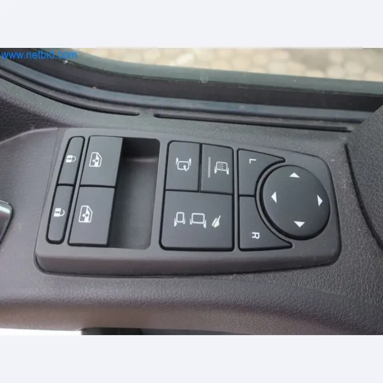 Zakłady produkcji i magazynowania mineralnych produktów olejowych, jak również surowców i produktów gotowych do produkcji smarów.-52