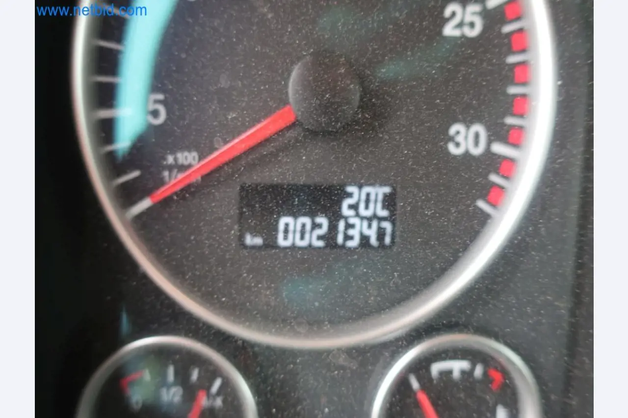 Zakłady produkcji i magazynowania mineralnych produktów olejowych, jak również surowców i produktów gotowych do produkcji smarów.-54