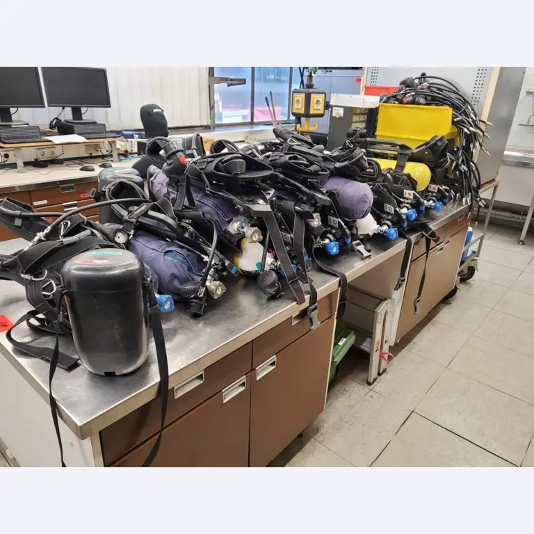 Zakłady produkcji i magazynowania mineralnych produktów olejowych, jak również surowców i produktów gotowych do produkcji smarów.-4