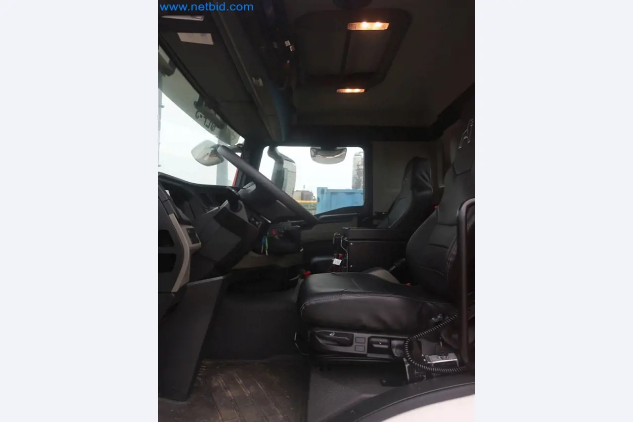 Zakłady produkcji i magazynowania mineralnych produktów olejowych, jak również surowców i produktów gotowych do produkcji smarów.-12