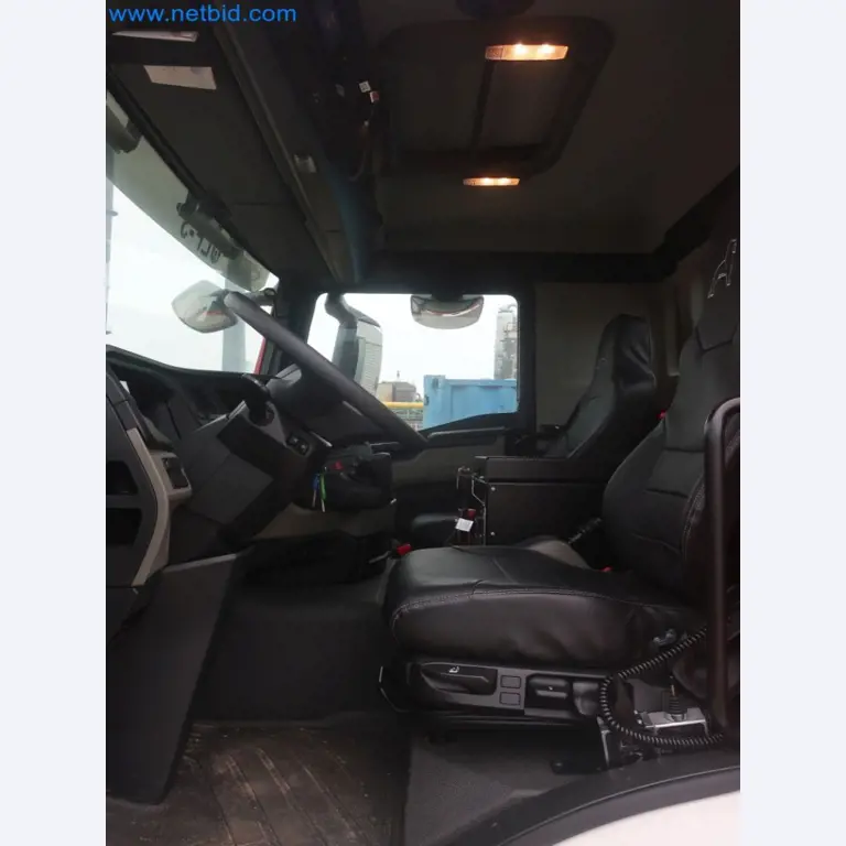 Zakłady produkcji i magazynowania mineralnych produktów olejowych, jak również surowców i produktów gotowych do produkcji smarów.-12