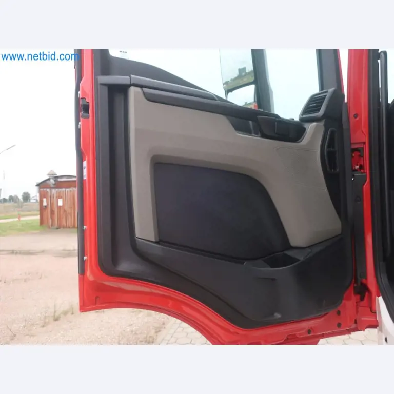 Zakłady produkcji i magazynowania mineralnych produktów olejowych, jak również surowców i produktów gotowych do produkcji smarów.-13