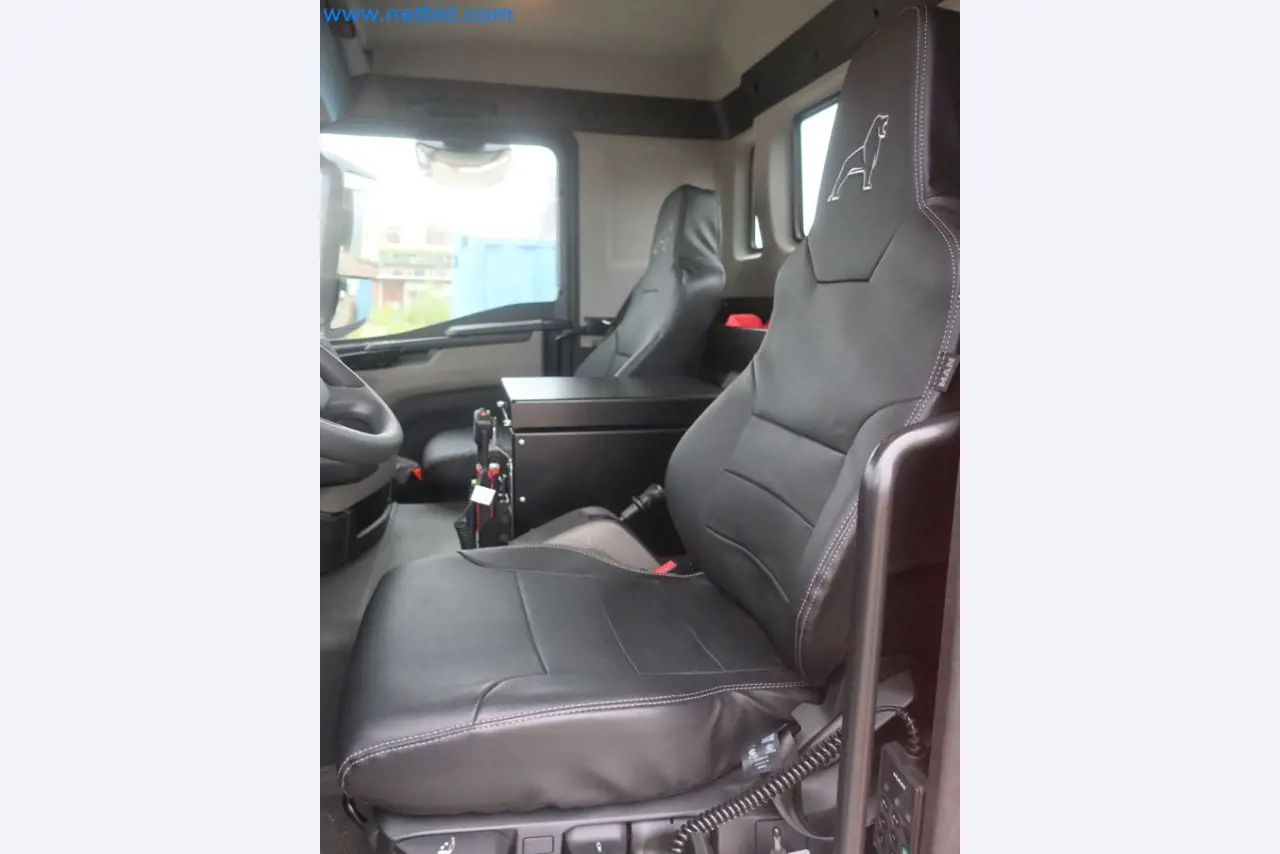 Zakłady produkcji i magazynowania mineralnych produktów olejowych, jak również surowców i produktów gotowych do produkcji smarów.-15