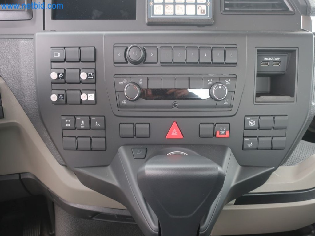 Plants for the production and storage of mineral oil products as well as input and finished products for the production of lubricants-19