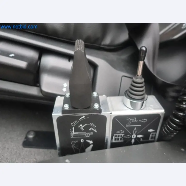 Zakłady produkcji i magazynowania mineralnych produktów olejowych, jak również surowców i produktów gotowych do produkcji smarów.-25