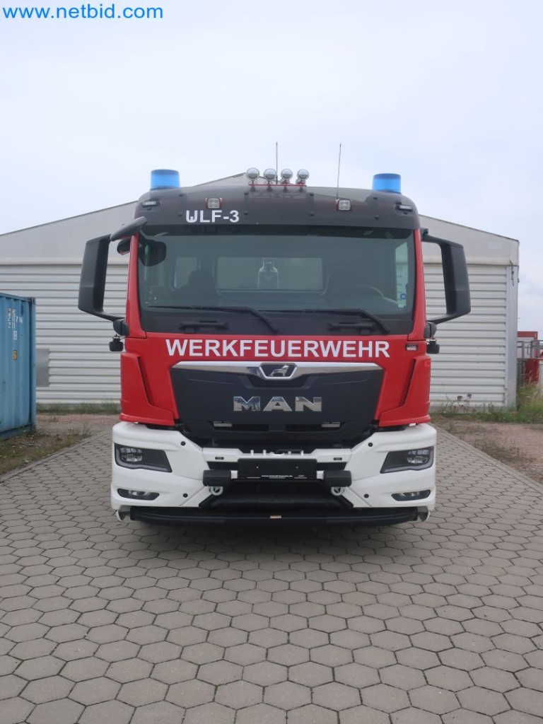 Plants for the production and storage of mineral oil products as well as input and finished products for the production of lubricants-3