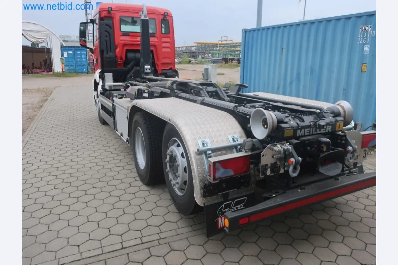 Zakłady produkcji i magazynowania mineralnych produktów olejowych, jak również surowców i produktów gotowych do produkcji smarów.-8