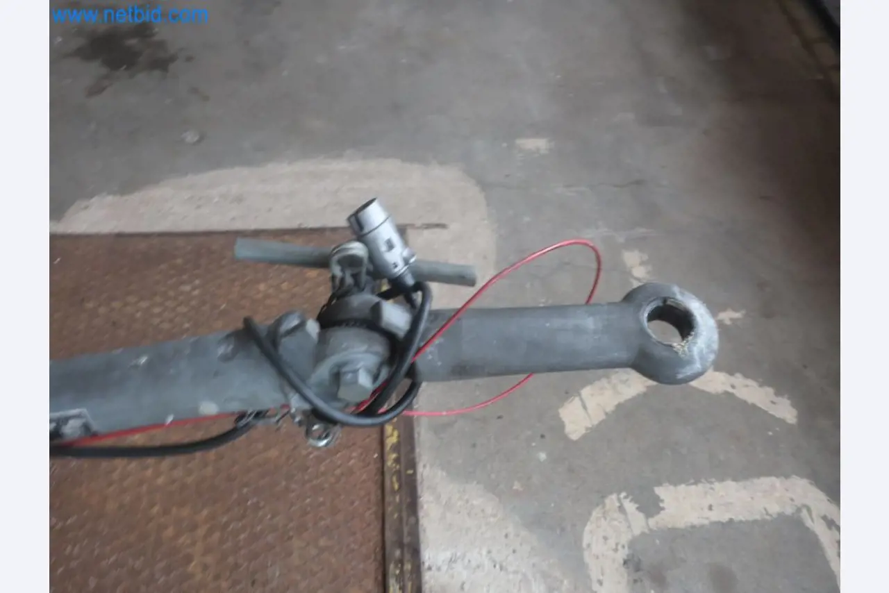 Zakłady produkcji i magazynowania mineralnych produktów olejowych, jak również surowców i produktów gotowych do produkcji smarów.-12