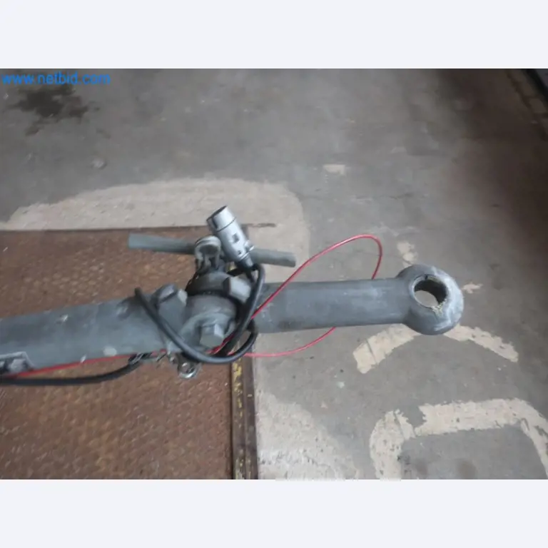 Zakłady produkcji i magazynowania mineralnych produktów olejowych, jak również surowców i produktów gotowych do produkcji smarów.-12