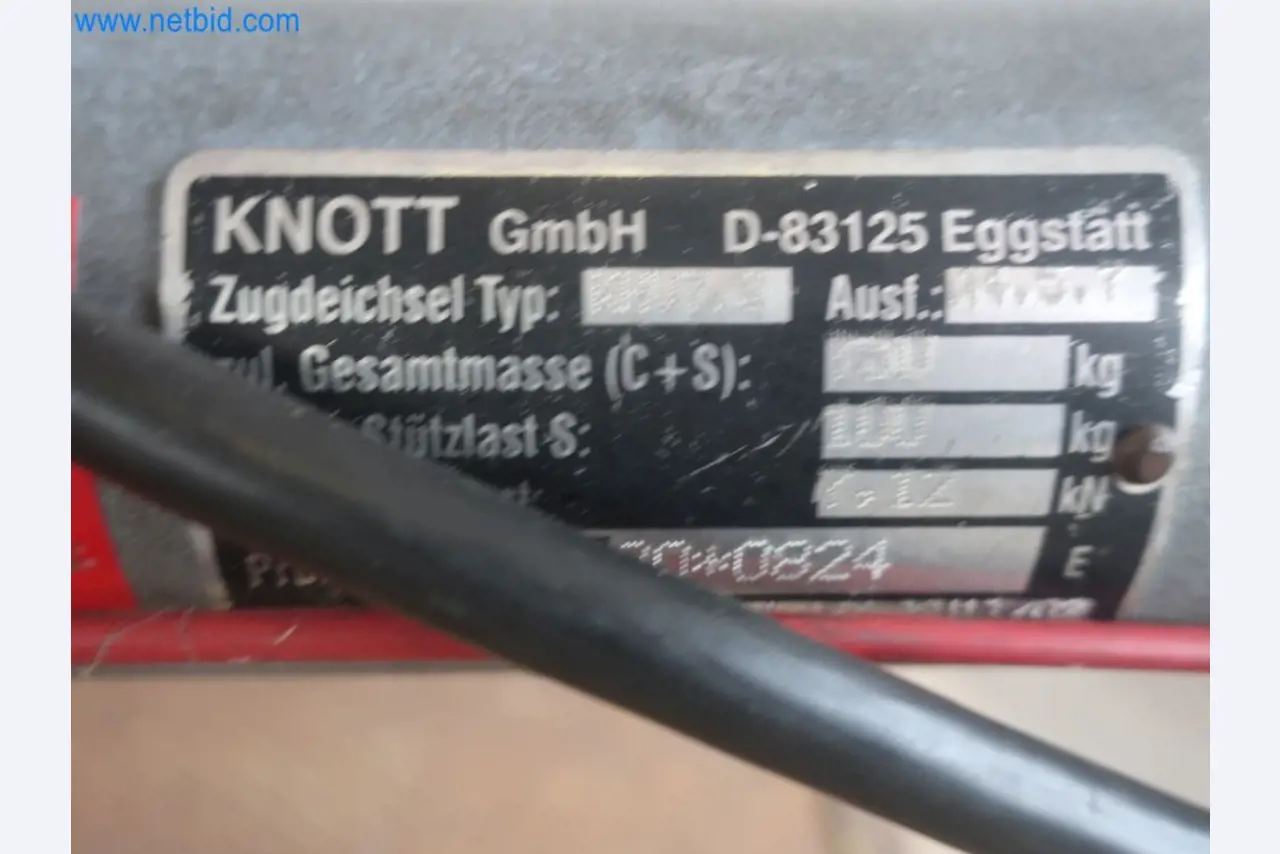 Zakłady produkcji i magazynowania mineralnych produktów olejowych, jak również surowców i produktów gotowych do produkcji smarów.-13