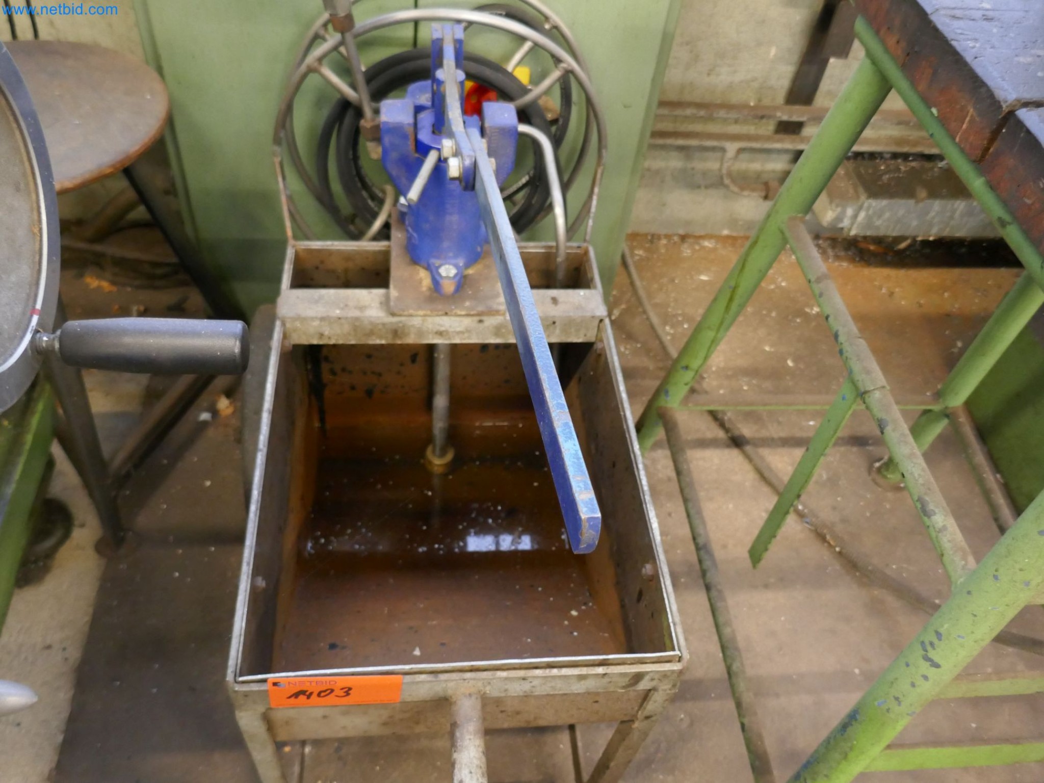 Magazinbestände, Rohöl-/Gas-Öl-/Einsatzpumpen sowie Betriebsausstattung einer Raffinerie-1