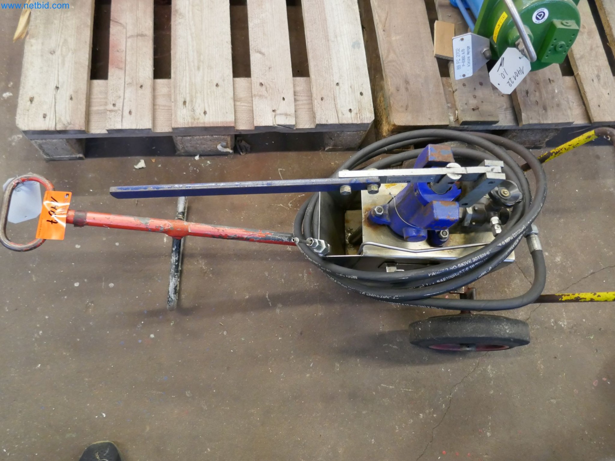 Magazinbestände, Rohöl-/Gas-Öl-/Einsatzpumpen sowie Betriebsausstattung einer Raffinerie-1