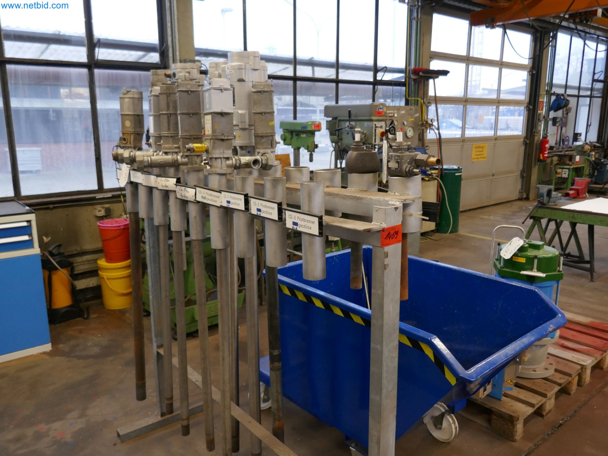 Magazinbestände, Rohöl-/Gas-Öl-/Einsatzpumpen sowie Betriebsausstattung einer Raffinerie-1