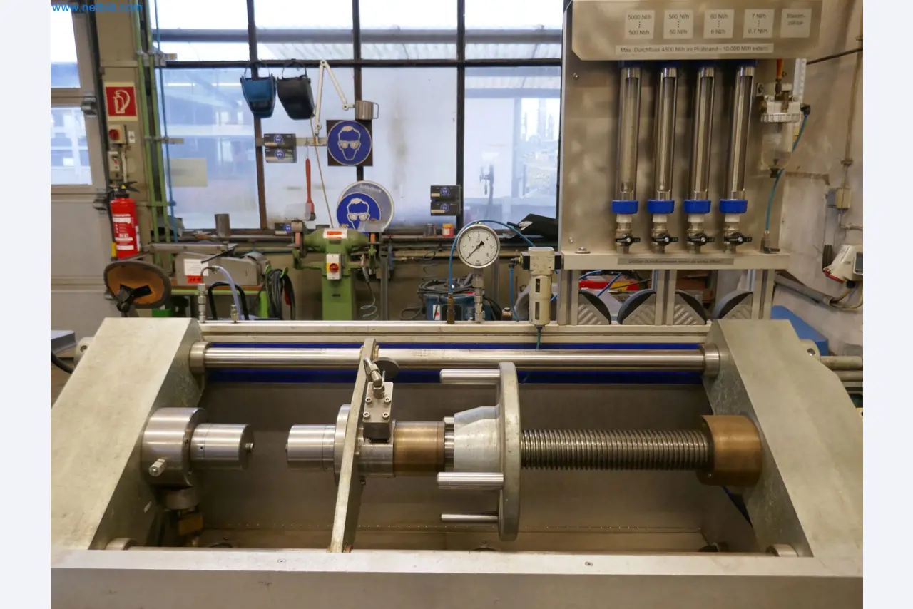 Zakłady produkcji i magazynowania mineralnych produktów olejowych, jak również surowców i produktów gotowych do produkcji smarów.-2