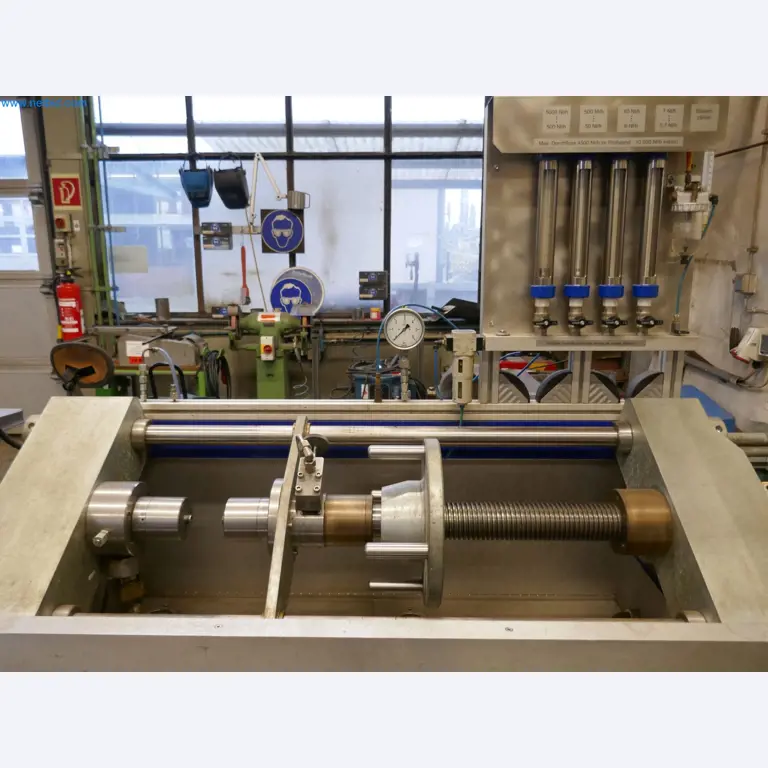 Zakłady produkcji i magazynowania mineralnych produktów olejowych, jak również surowców i produktów gotowych do produkcji smarów.-2